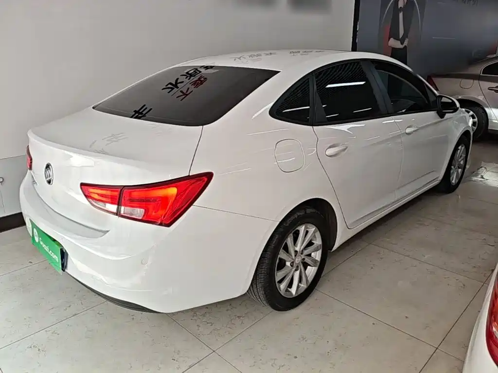Verano Sedan 15 S Auto Leading