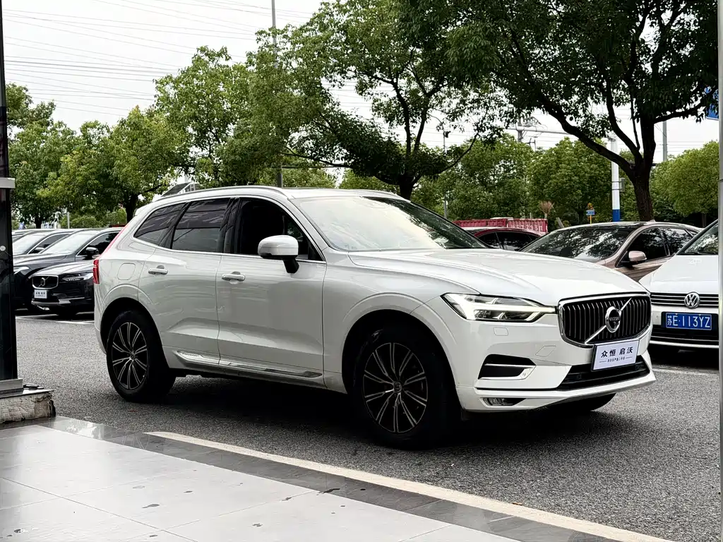 Volvo XC60 T5 4 WD Smart Grace Luxury CN-V