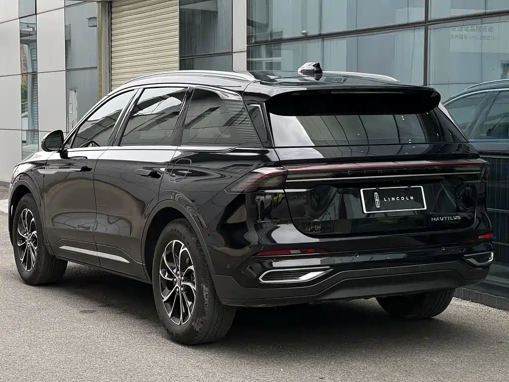 Nautilus 2.0 T 4 WD Premium