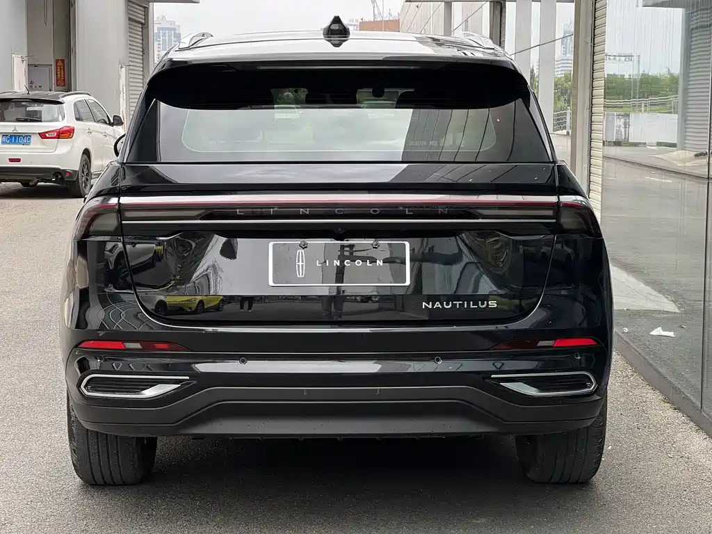 Nautilus 2.0 T 4 WD Premium