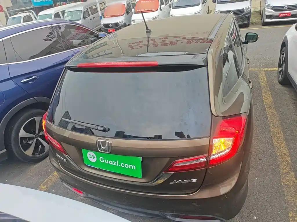 Jade 1.8 L Auto Comfort Elite 5-seat