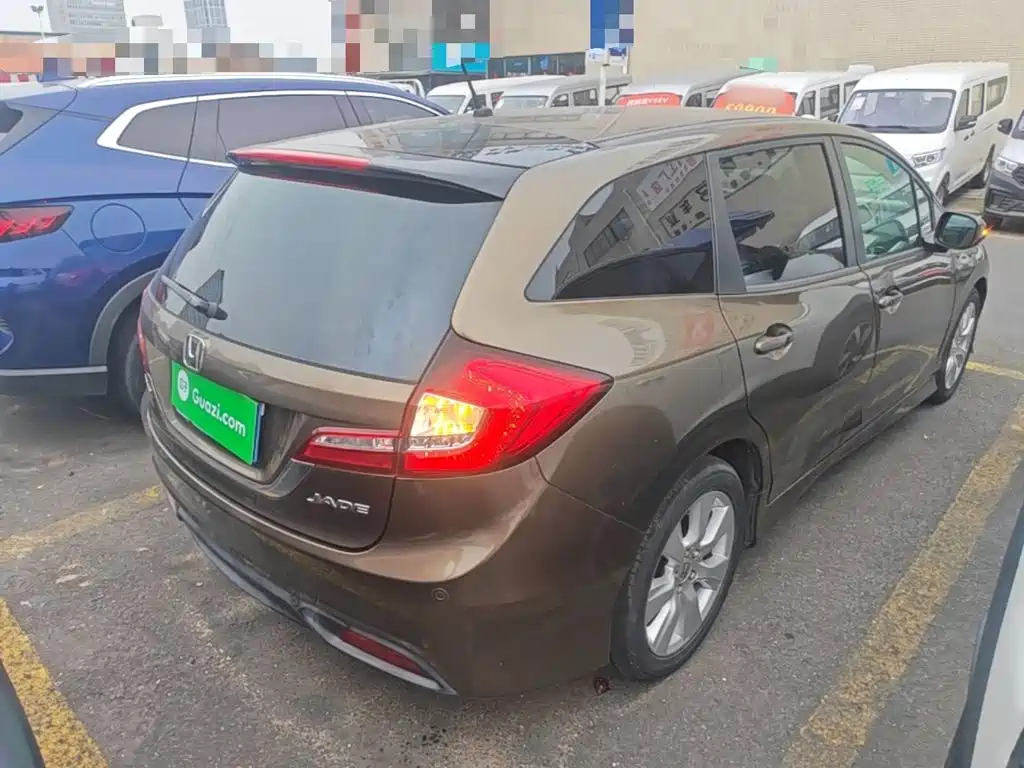 Jade 1.8 L Auto Comfort Elite 5-seat