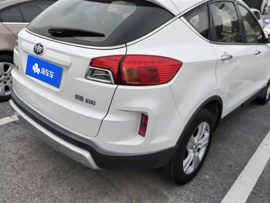 Besturn X80 2.0 L Auto Comfort