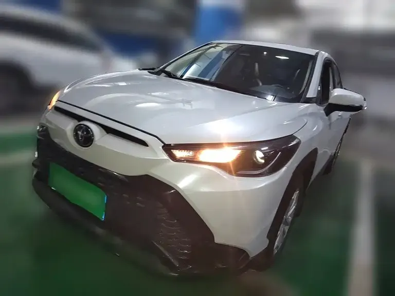 Toyota Frontlander 2.0 L CVT Leading