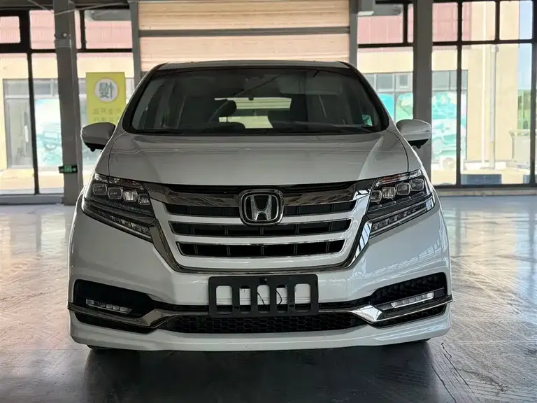 Honda Elysion 2.0 L Hybrid Supreme