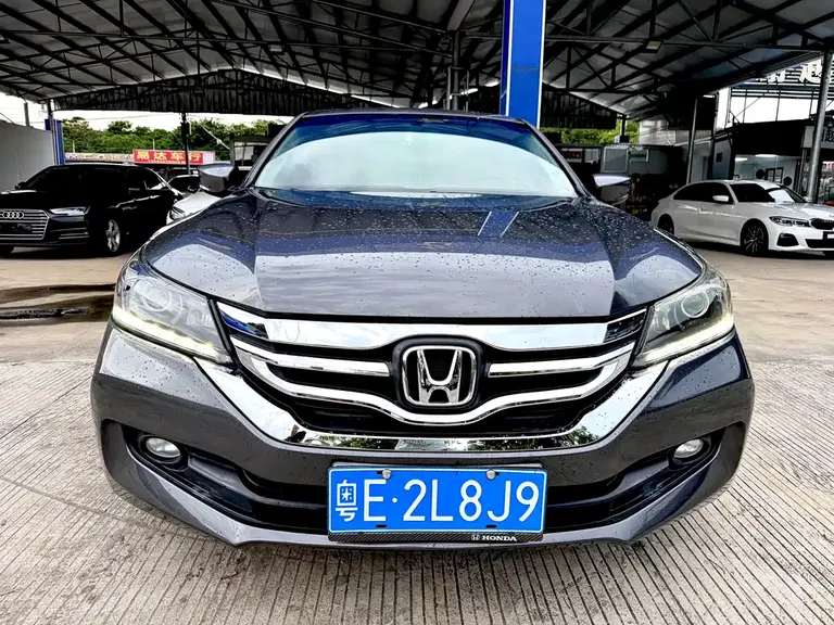 Honda Accord 2.0 L EXN Luxury Navigation