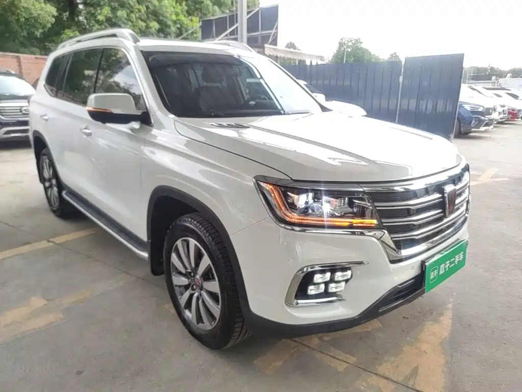 Roewe RX8 30 T Connected 2 WD Outstanding Flagship