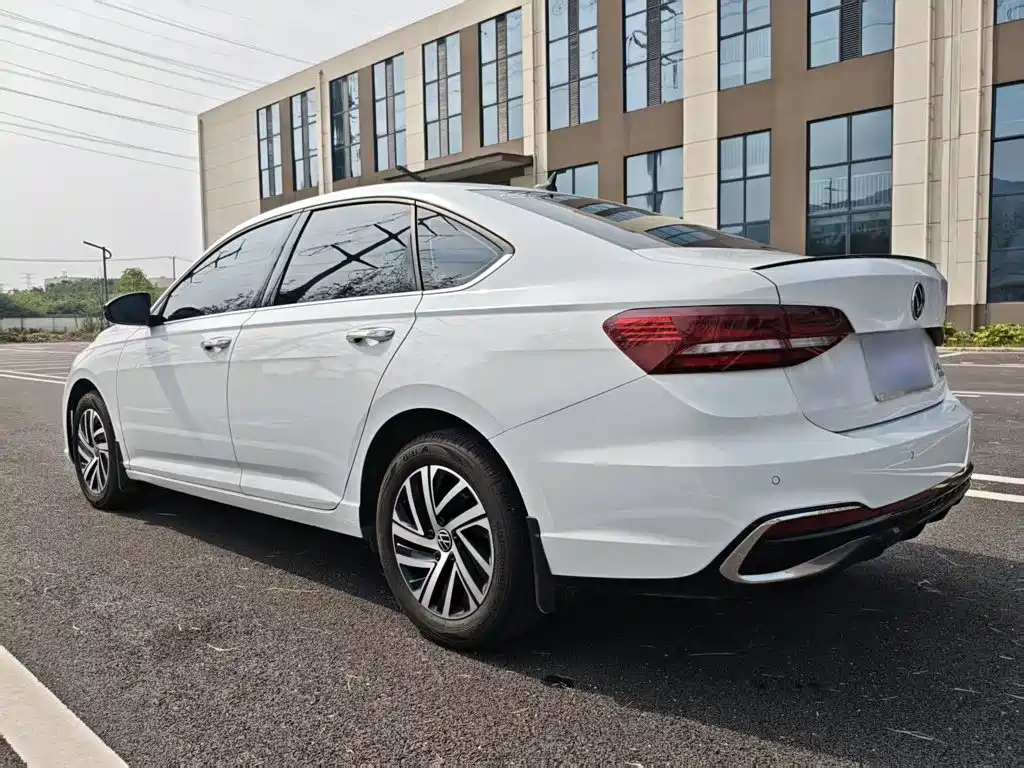 Lavida 300 TSI DSG Starry Sky Leading