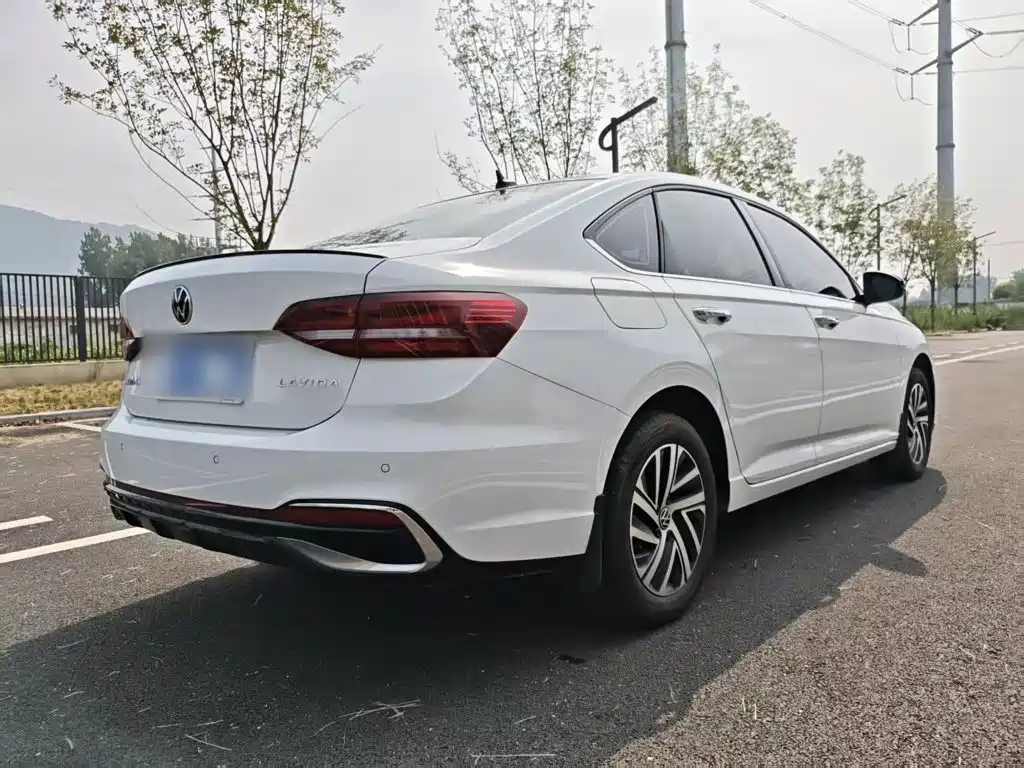 Lavida 300 TSI DSG Starry Sky Leading