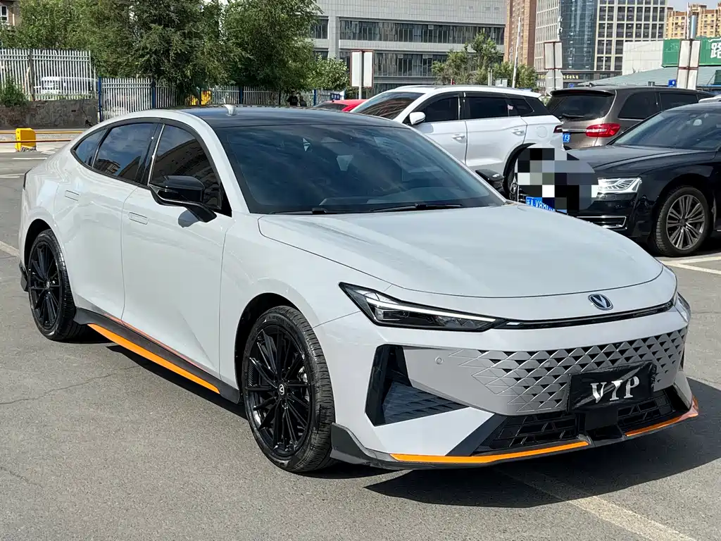 Changan UNI-V 1.5 T Distinguished Sport
