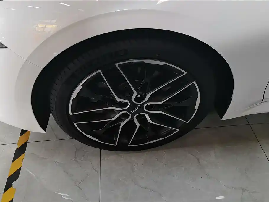 Kia K5 380 T GT-Line Refreshed