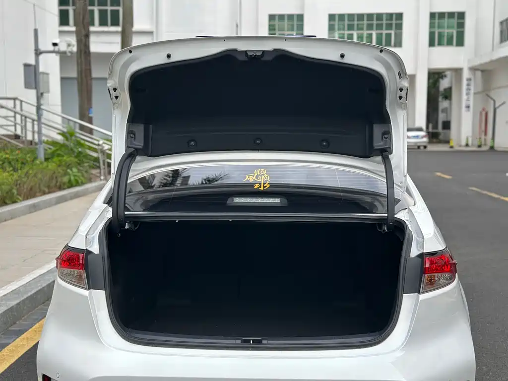 Levin Smart e-Hybrid Dual Engine 1.8 L Luxury