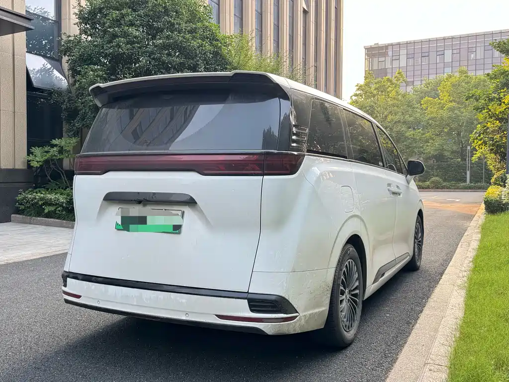 Denza D9 DM-i 970 4 WD Flagship