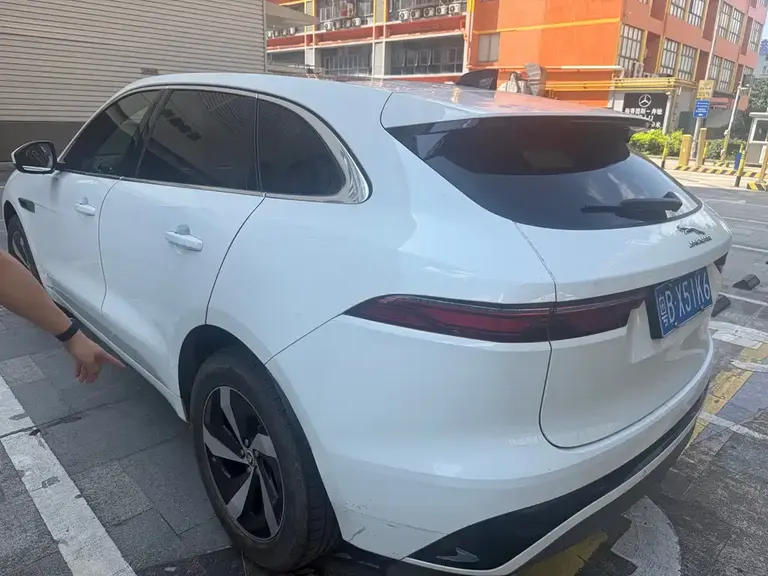 Jaguar F-PACE P250 R-Dynamic SE