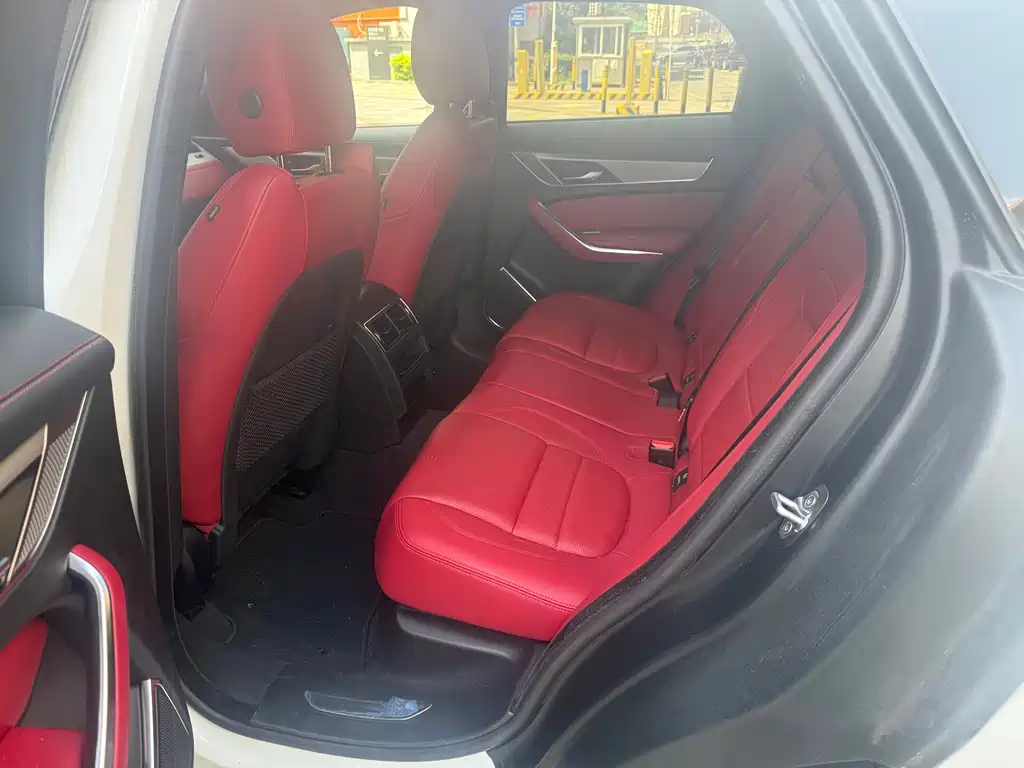 Jaguar F-PACE P250 R-Dynamic SE