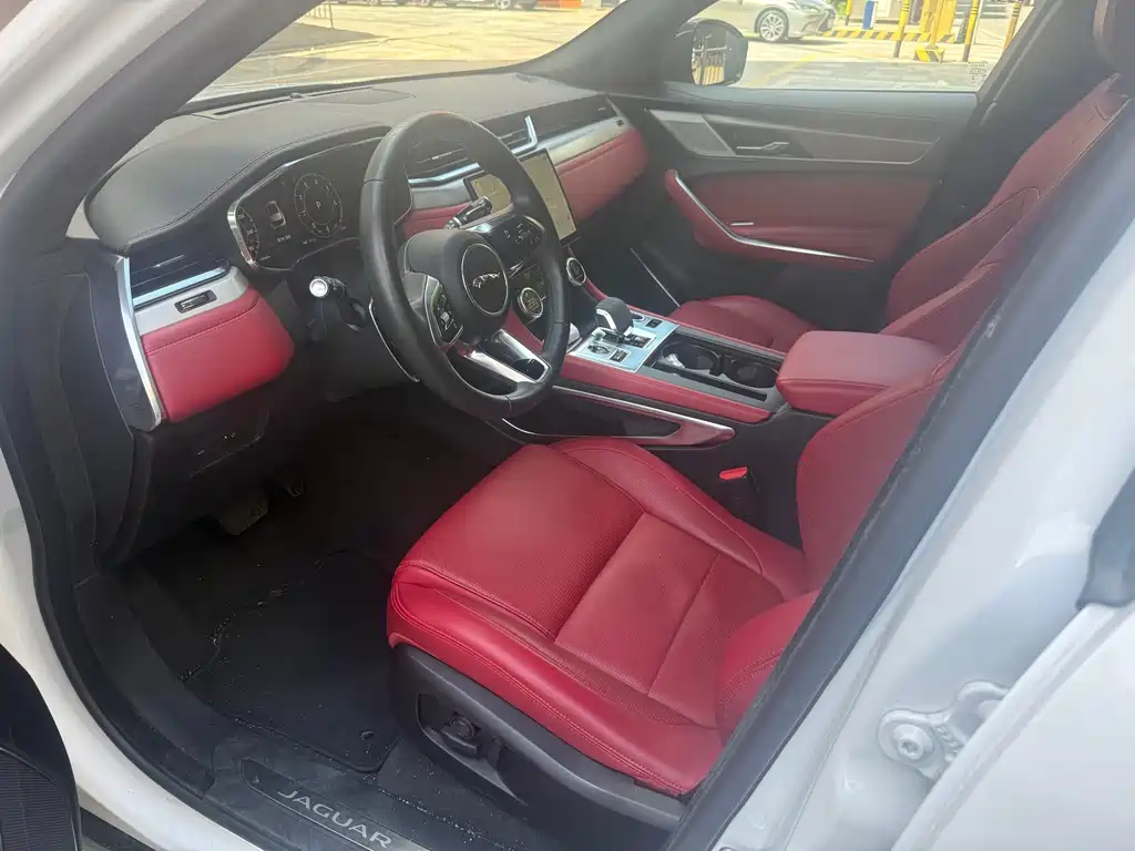 Jaguar F-PACE P250 R-Dynamic SE
