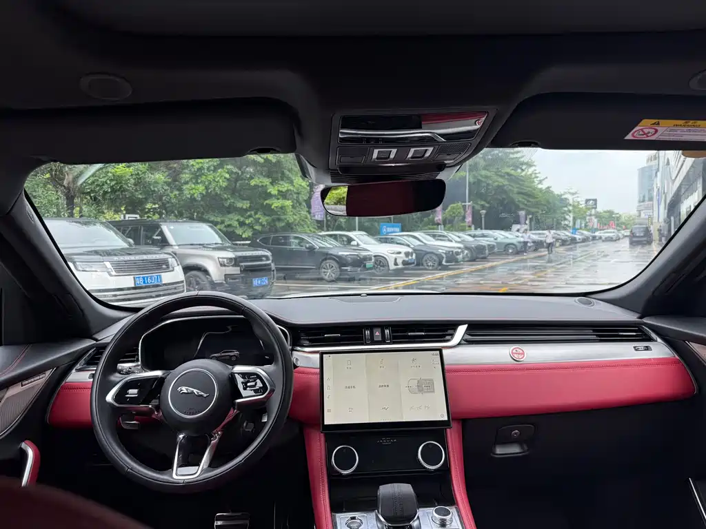 Jaguar F-PACE P250 R-Dynamic SE