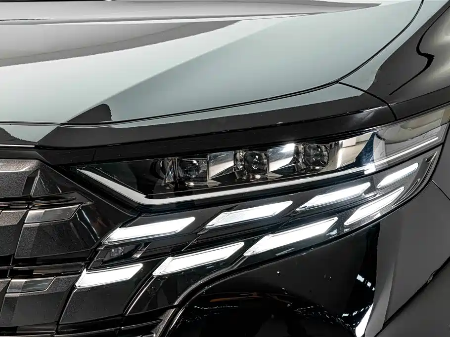 Alphard Dual Engine 2.5 L Distinguished