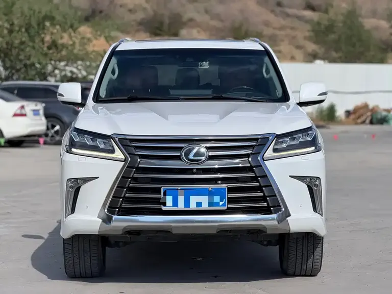 Lexus LX 570 Distinguished Luxury