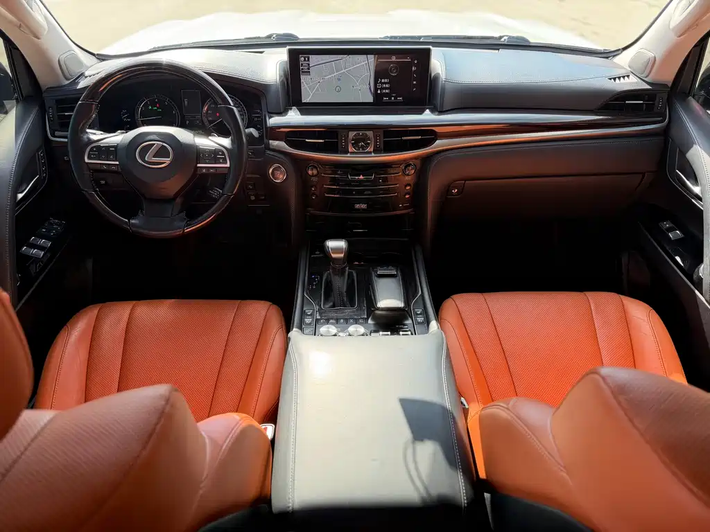 Lexus LX 570 Distinguished Luxury