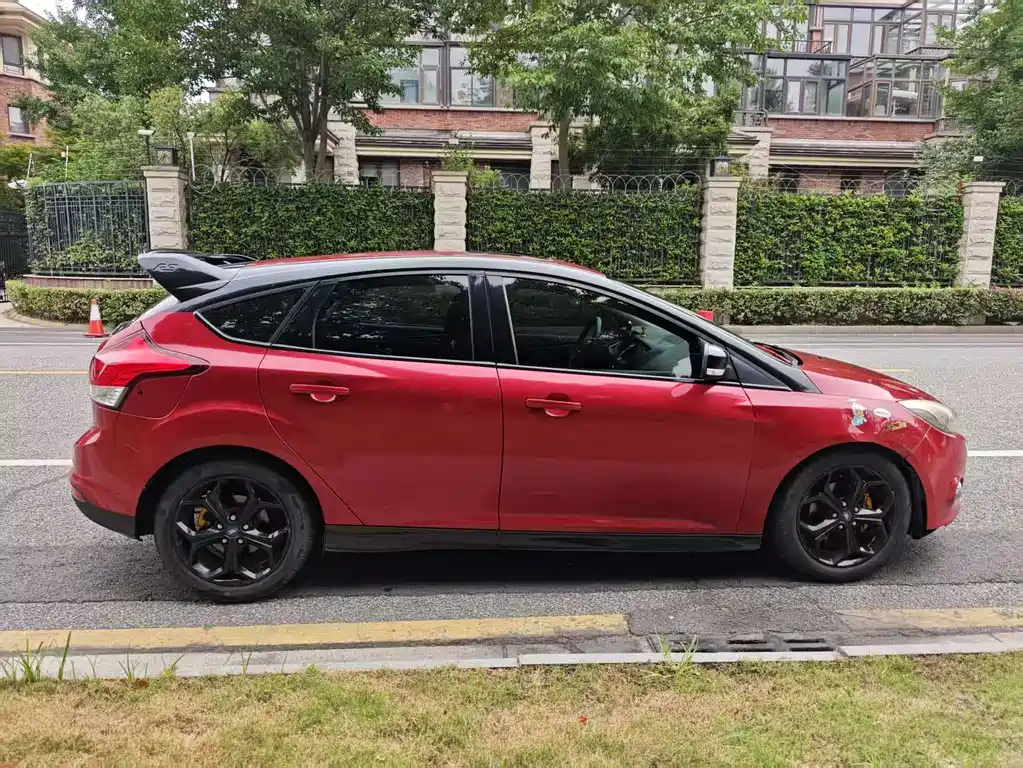 Focus Hatchback 2.0 L Auto Luxury Sport