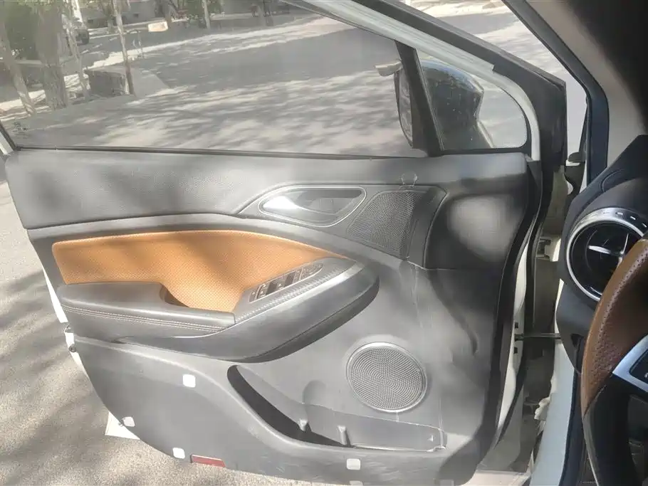 Yuan 1.5 L Manual Distinguished
