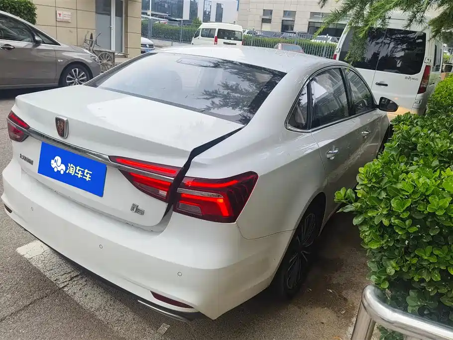 Roewe i6 Classic PLUS 1.6 L CVT 4 G Connected Flagship Bravo