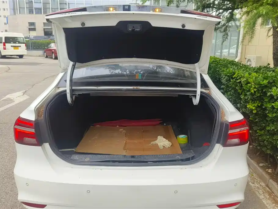 Roewe i6 Classic PLUS 1.6 L CVT 4 G Connected Flagship Bravo