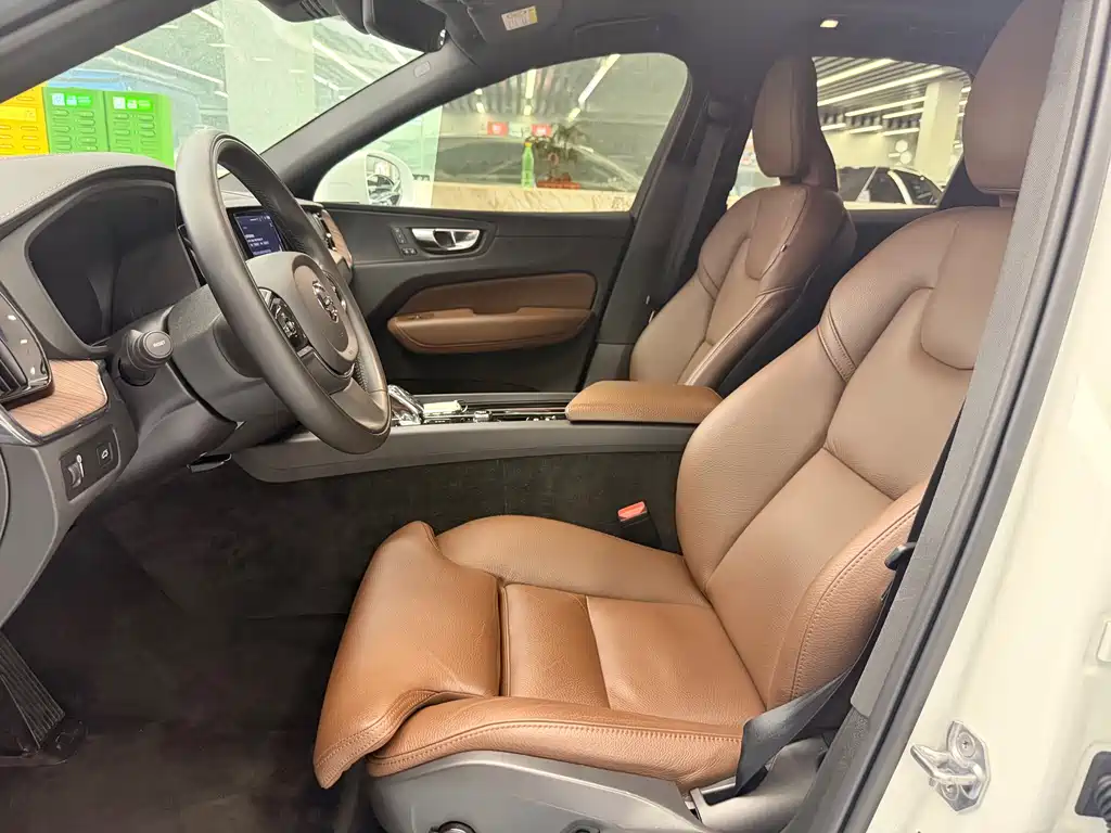 Volvo XC60 B5 4 WD Smart Ease Luxury