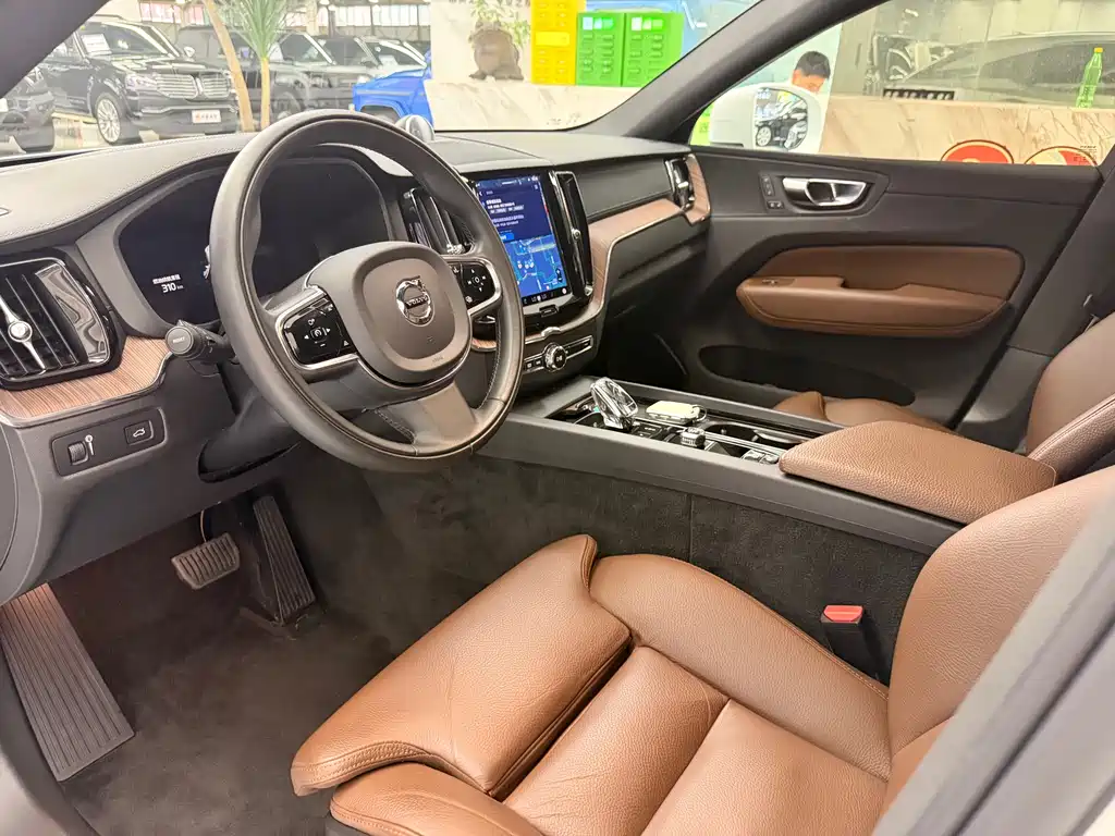 Volvo XC60 B5 4 WD Smart Ease Luxury
