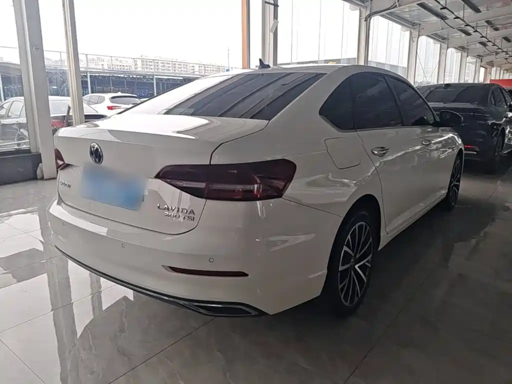 Lavida 280 TSI DSG Luxury