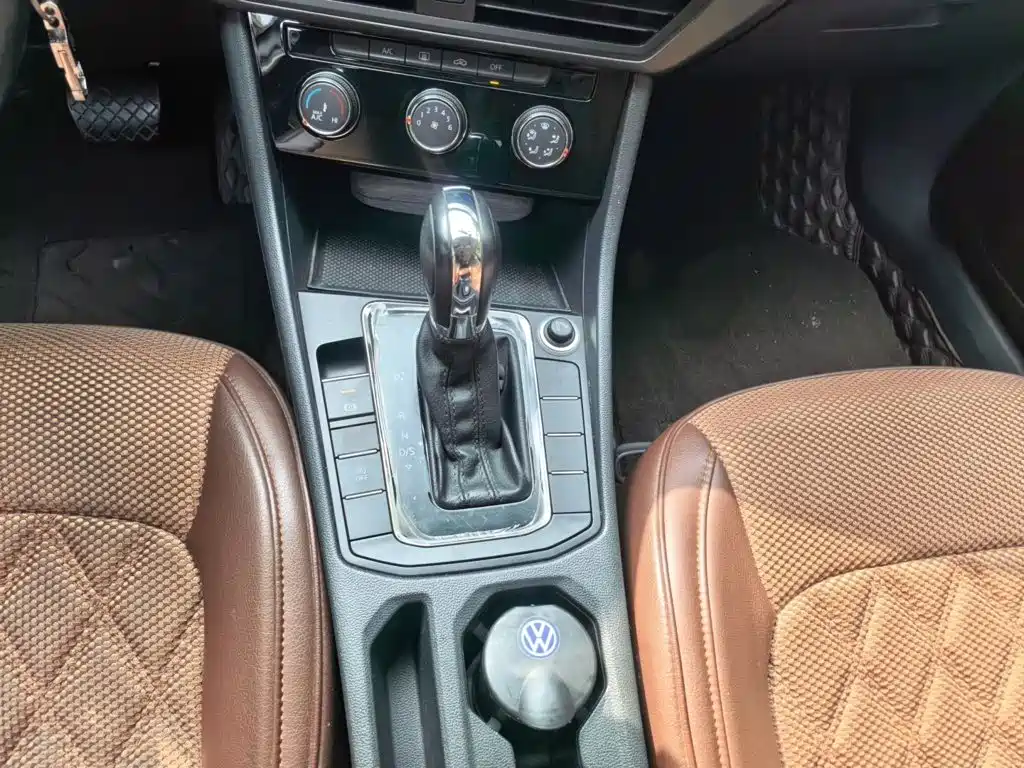 Bora 1.5 L Auto Comfort Connected