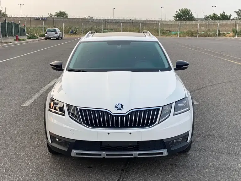 Skoda Octavia Wagon TSI280 DSG Luxury CN-V