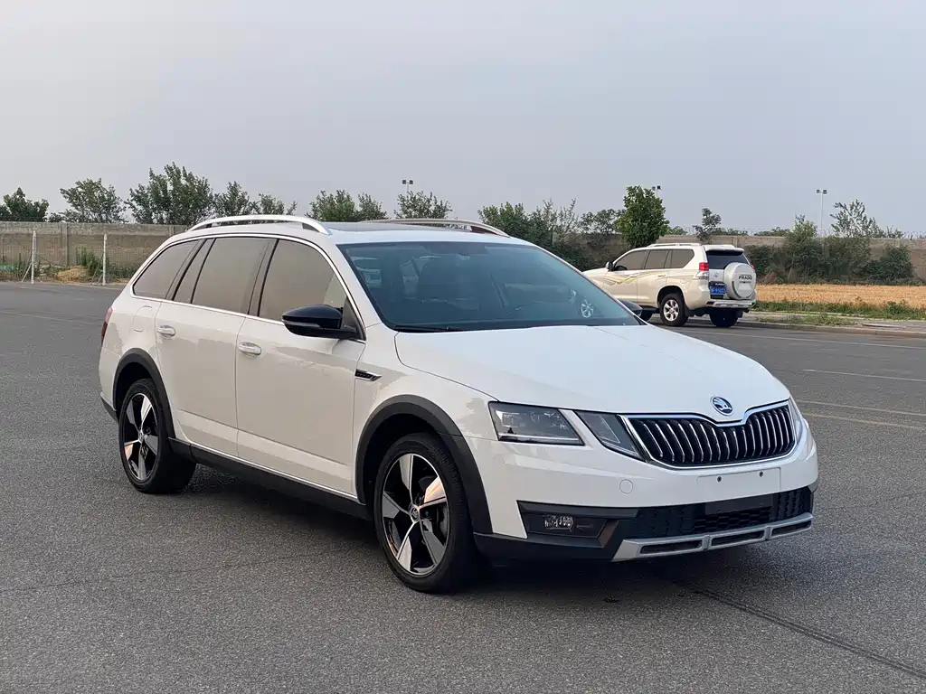 Octavia Wagon TSI280 DSG Luxury CN-V