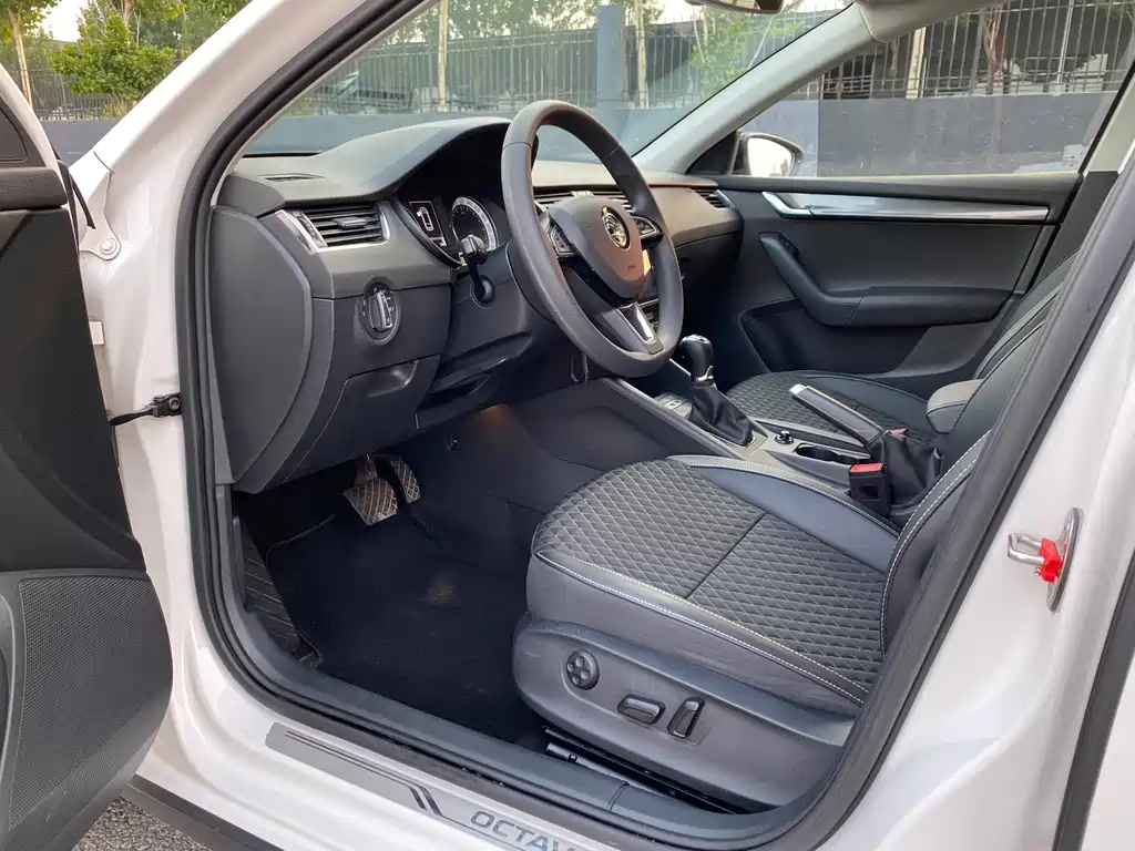 Octavia Wagon TSI280 DSG Luxury CN-V