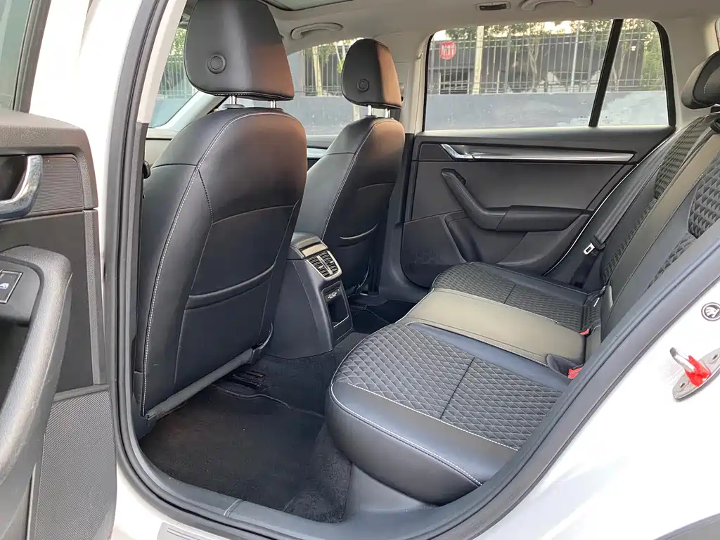 Octavia Wagon TSI280 DSG Luxury CN-V