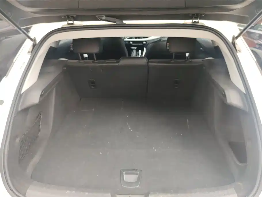 Velite 6 PHEV Connected Smart