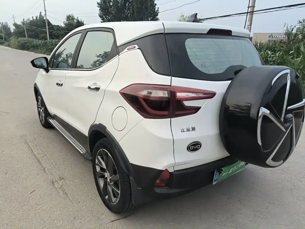 Yuan 1.5 L Auto Cool Dazzle Connected