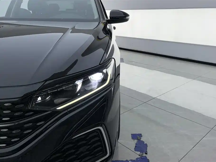 Passat Facelift 330 TSI Starry Sky Elite