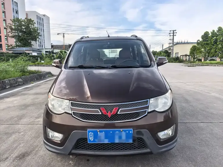 Wuling Hongguang 1.5 L S Luxury