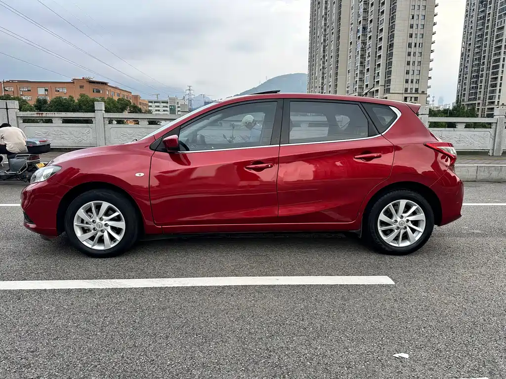 Tiida 1.6 L CVT Cool Motion CN-VI