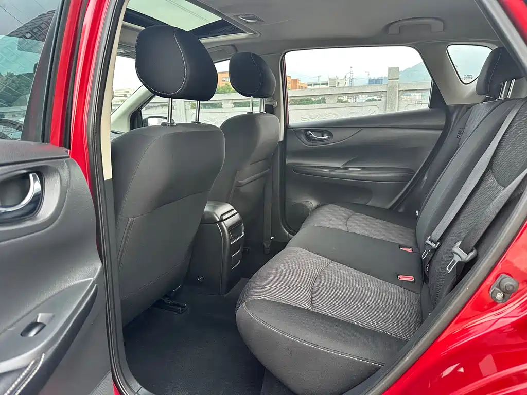 Tiida 1.6 L CVT Cool Motion CN-VI