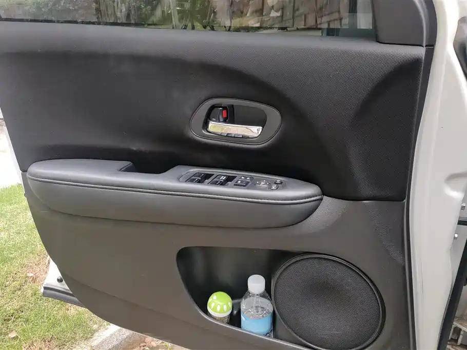 Vezel 1.8 L CVT 2 WD Pioneer