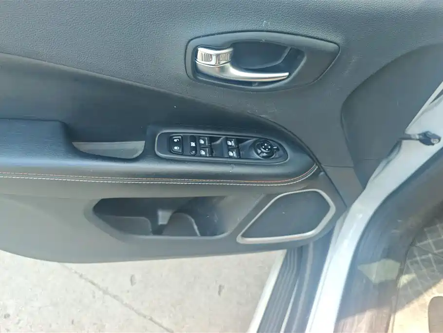 Compass 200 T Auto Home Enjoyment