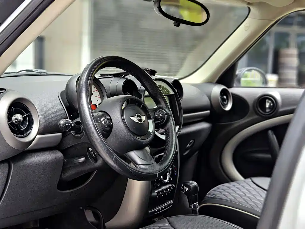 MINI COUNTRYMAN 1.6 L COOPER Fun