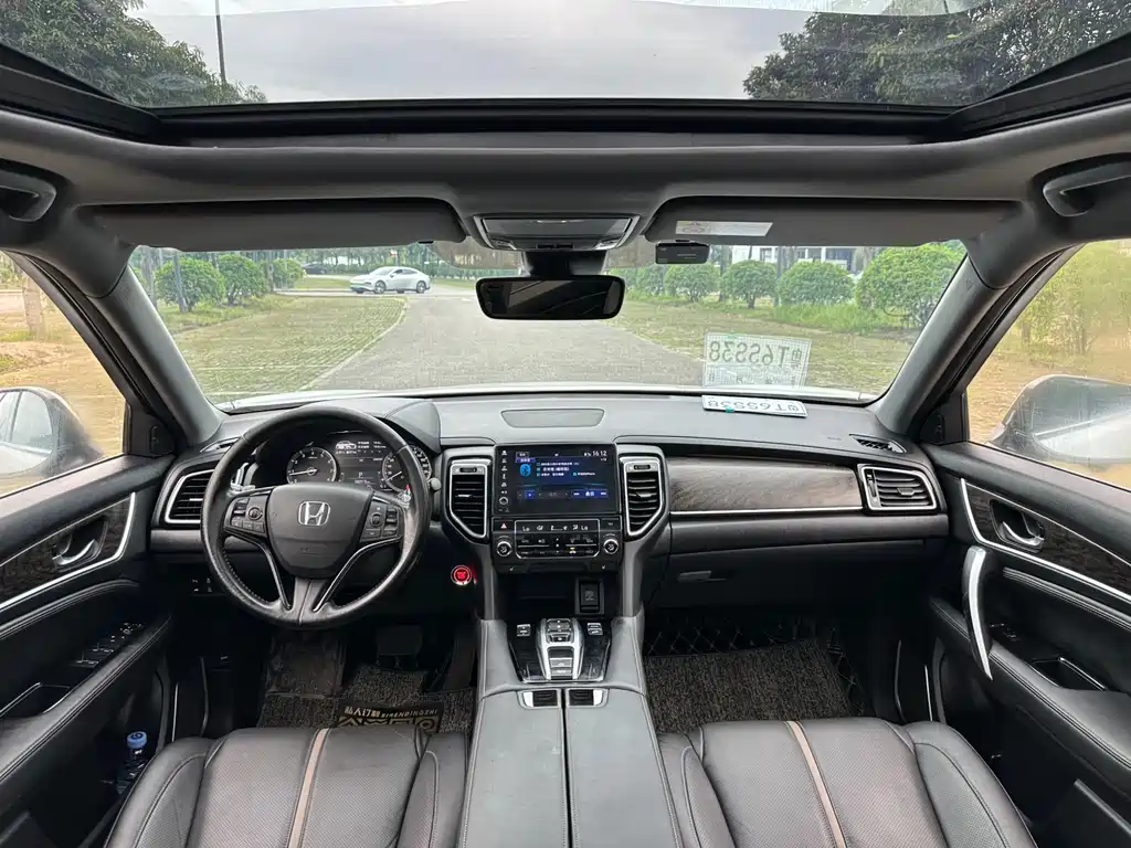 Honda UR-V 370 TURBO 4 WD Premium