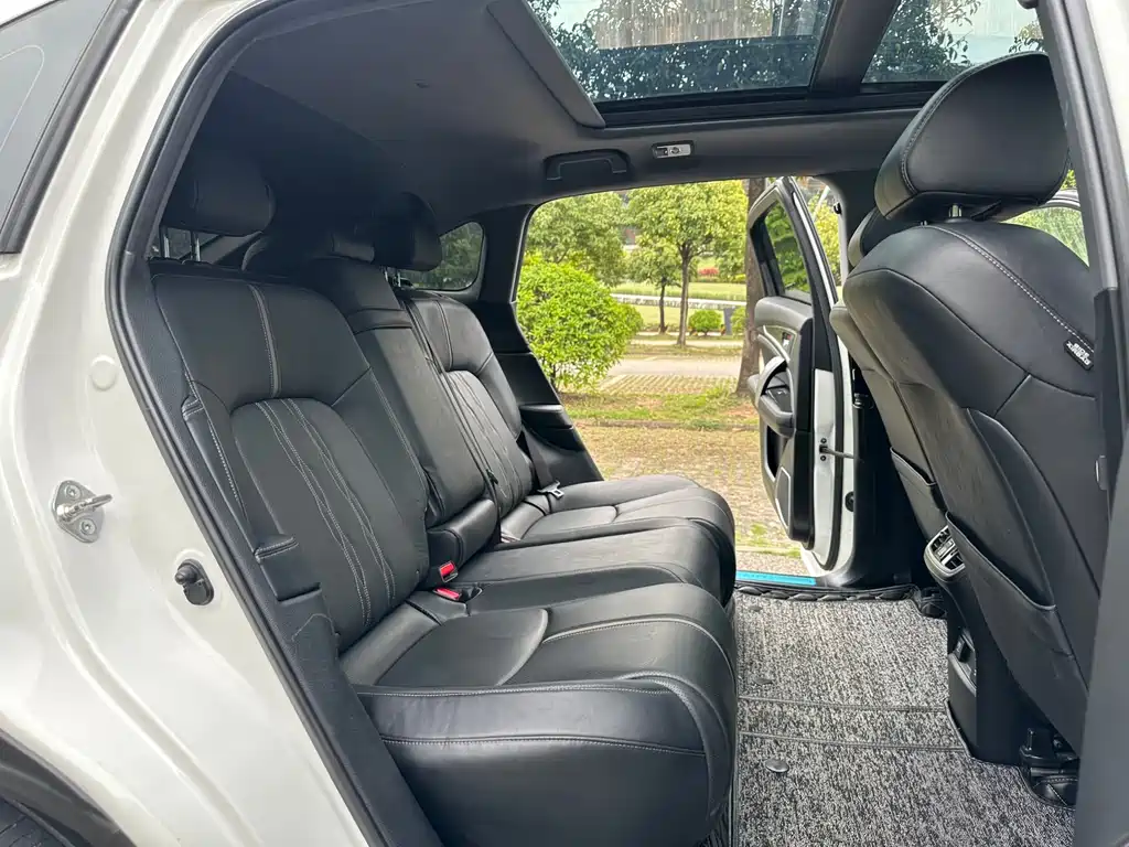 Honda UR-V 370 TURBO 4 WD Premium