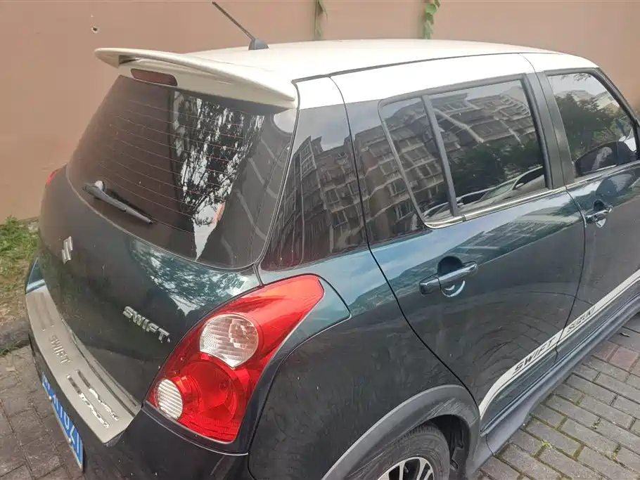 Swift 1.5 L Auto Fashion Cool Play