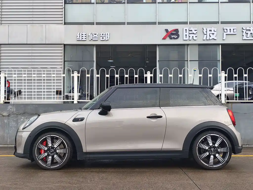 MINI Facelift 2.0 T COOPER S Artist