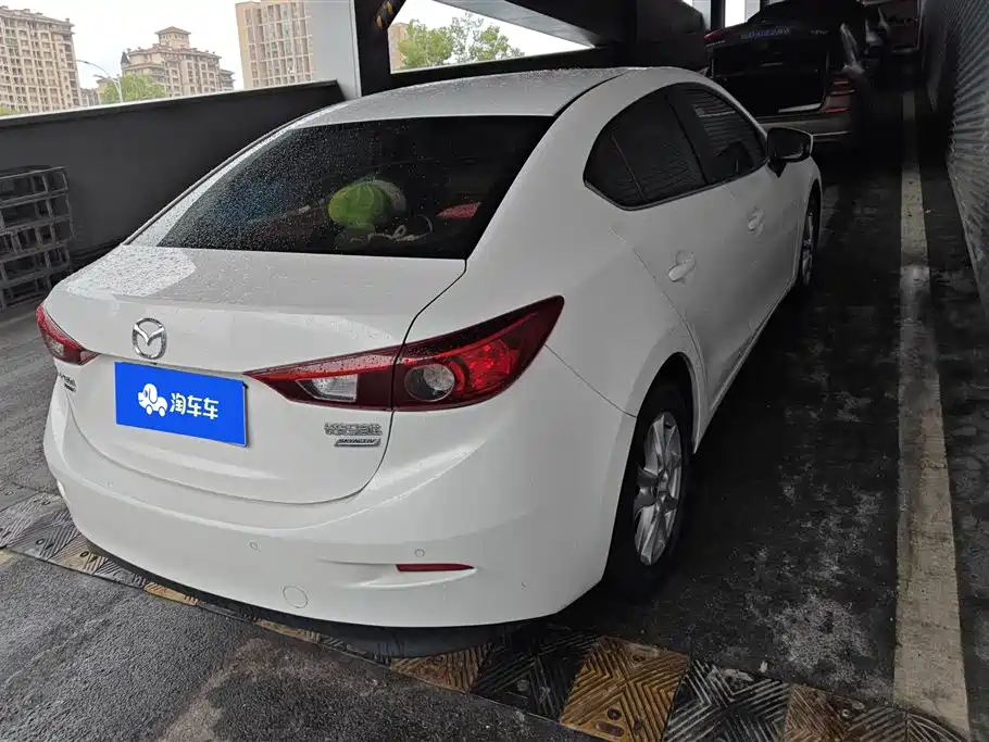 Mazda 3 Axela Sedan 1.5 L Auto Luxury